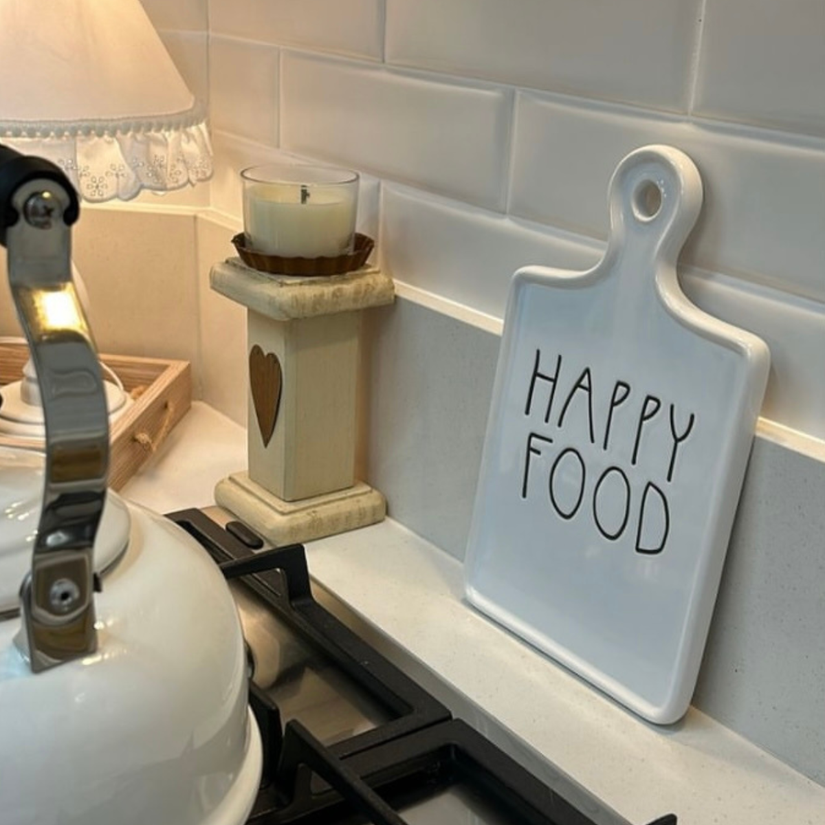 15311088050-82100-tabua-happy-food-ambientada.png