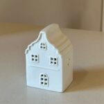 CASA COM LUZ AMSTERDAM 7CM X 5,5CM X 10,5CM CERAMICA  - WOLFF - Imagem 2