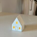 CASA REFUGIO DE LUZ 7CM X 6CM X 9CM CERAMICA - WOLFF