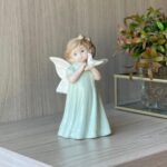 ANJINHO EM PE PEQ. C/ POMBA PORCELANA VERDE 12x7cm