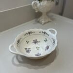 TRAVESSA/SALADEIRA REDONDA. LAVANDA COM ALCA 26X21 CM - Imagem 2