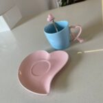 XICARA CORAÇAO DE CERAMICA C/ PIRES E COLHER 300 ML AZUL/ROSA - Imagem 2