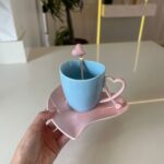 XICARA CORAÇAO DE CERAMICA C/ PIRES E COLHER 300 ML AZUL/ROSA - Imagem 3