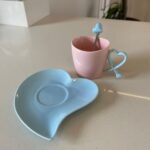 XICARA CORAÇAO DE CERAMICA C/ PIRES E COLHER 300 ML ROSA/AZUL - Imagem 2