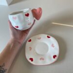 XICARA DE CERAMICA C/ PIRES CORAÇAO NO PEGADOR ROSA 300 ML - Imagem 3