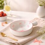 TIGELA PANELINHA DE CERAMICA BRANCO 20.5X15.5 CM LACINHOS